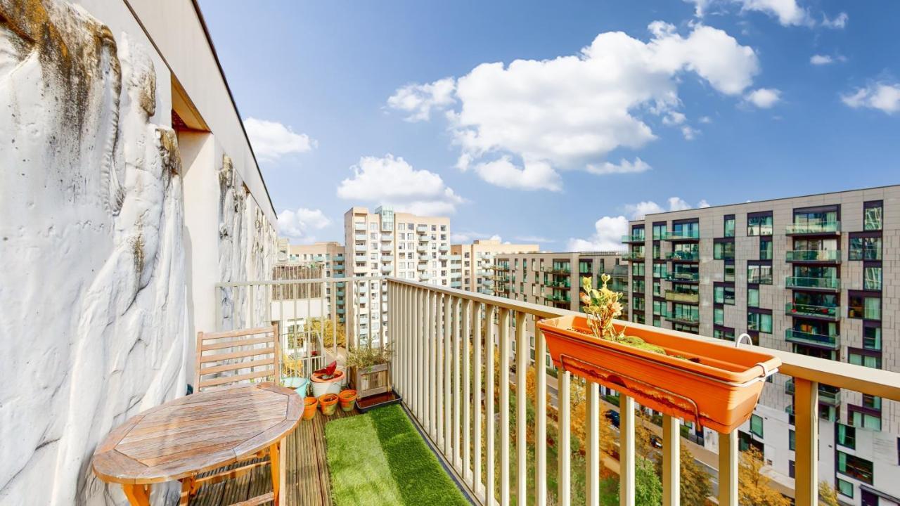 Lovely 2 Bedroom Flat With Balcony In Stratford Londres Exterior foto